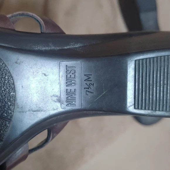 Nine West size 7 1\2 slide sandals. Brown - Picture 3 of 4